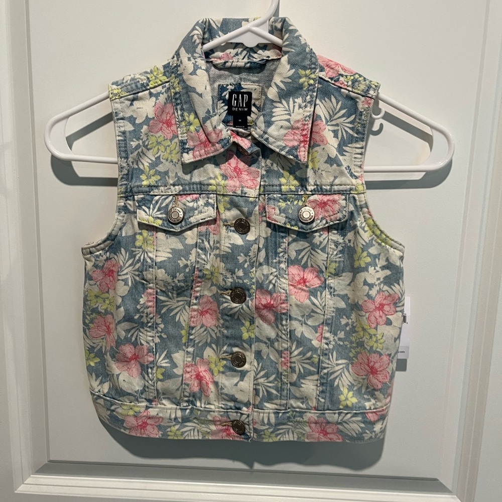 Girls gap medium jean vest. Runs on the smaller side. New with tags